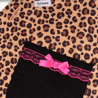 Lynnee Cookware Leopard Kitchen Apron with pink accents and pockets, 100% polyester