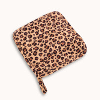 Lynnee Cookware Pot Holder, Leopard with hot pink accents. 100% cotton surface, 80% polyester and 20% nylon liner